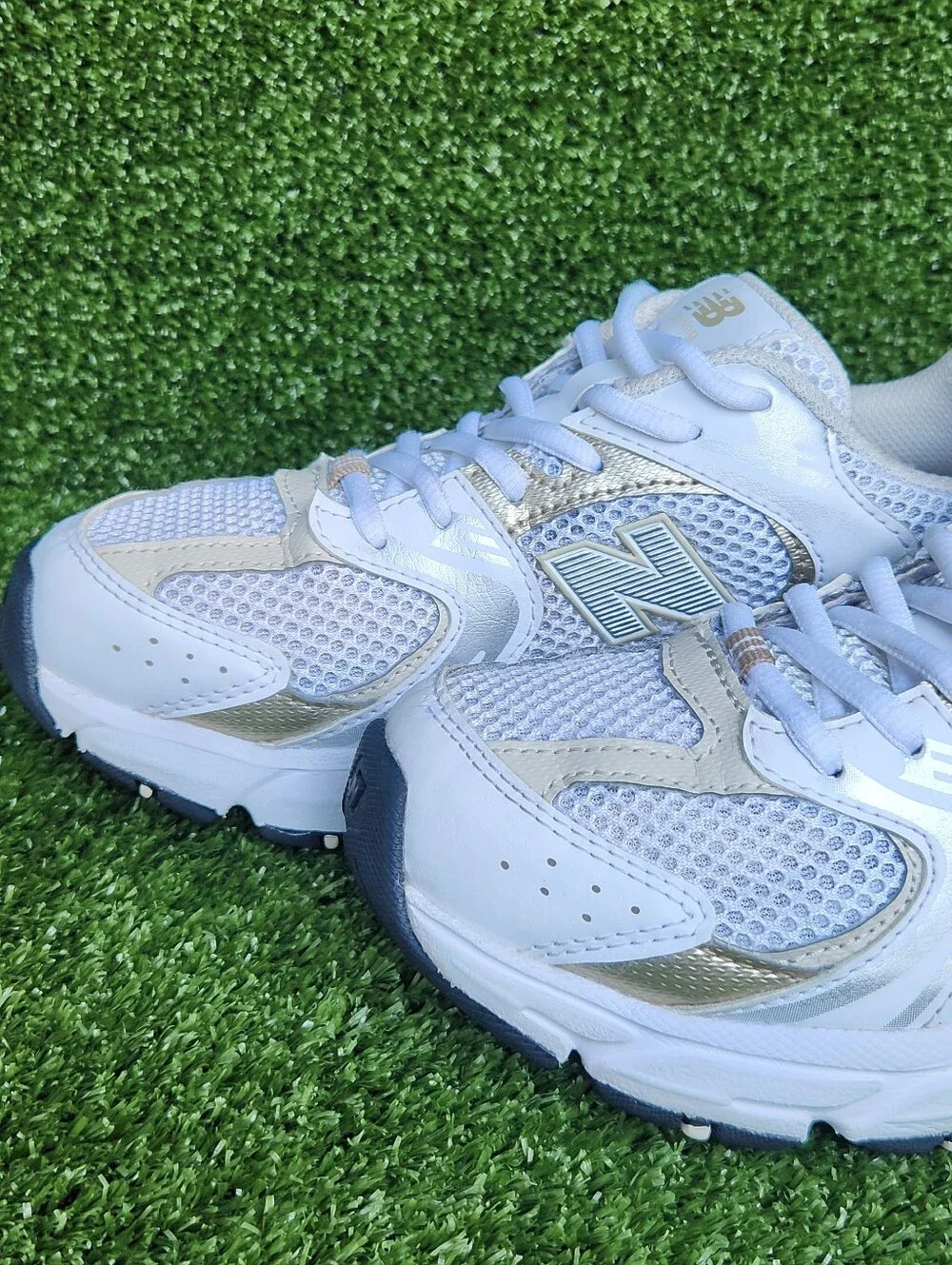 New Balance 530 Big Boys Running White Metallic Gold Comfy Youth Size 5 Sneakers